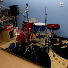 podest-mit-drums