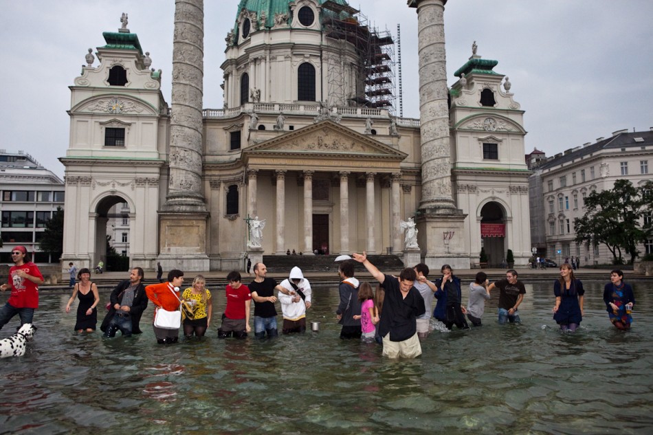 Thriller vor der Karlskirche